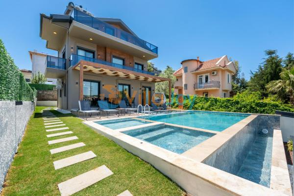 Villa Azure Luxe - Luxury 4-Bedroom Villa in Fethiye Ölüdeniz with Private Pool
